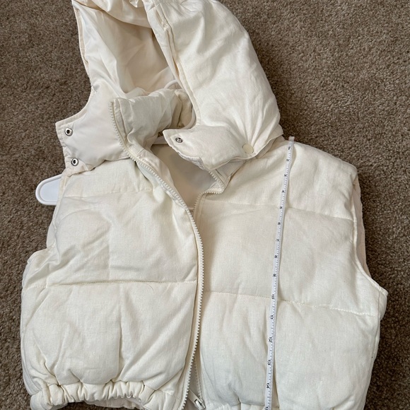 BDG Cream Puffer Vest - Picture 5 of 6